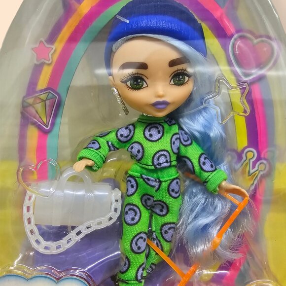 Barbie Extra Minis Doll #3 (Wearing Emoji-Printed 2-Piece Fashion Outfit) - Picture 3 of 6